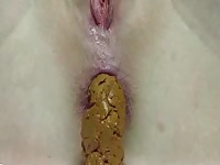 [ Scat Fetish Video ] Bitch goes wild and tries out crap inside her pussy