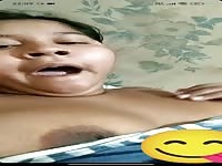 Gostosa se exibindo na web